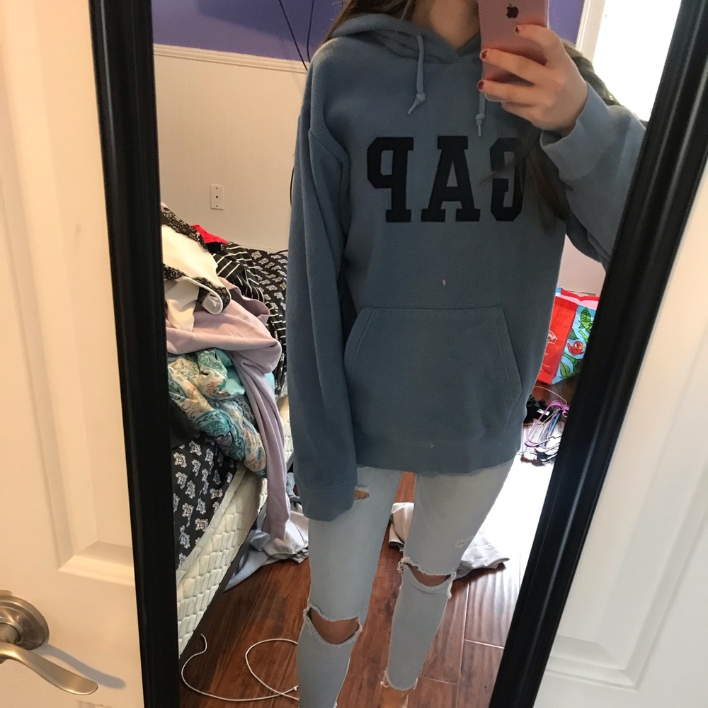 Light blue gap sweatshirt